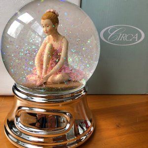 Musical Ballerina Snowglobe